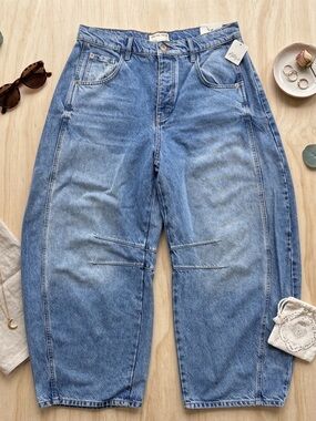 NWT We The Free Good Luck Mid-Rise Barrel Jeans Color: Ultra Light Beam size 29